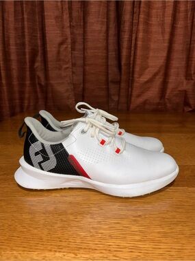FootJoy Junior Fuel Spikeless Golf Shoes White with Black & Red Trim Size 6